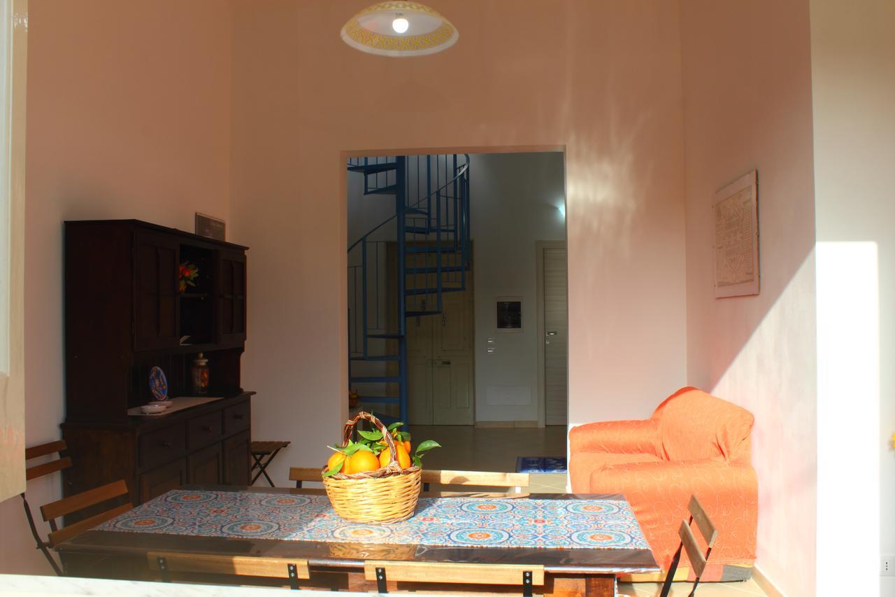 アヴォラ Casa Le Pigneヴィラ エクステリア 写真